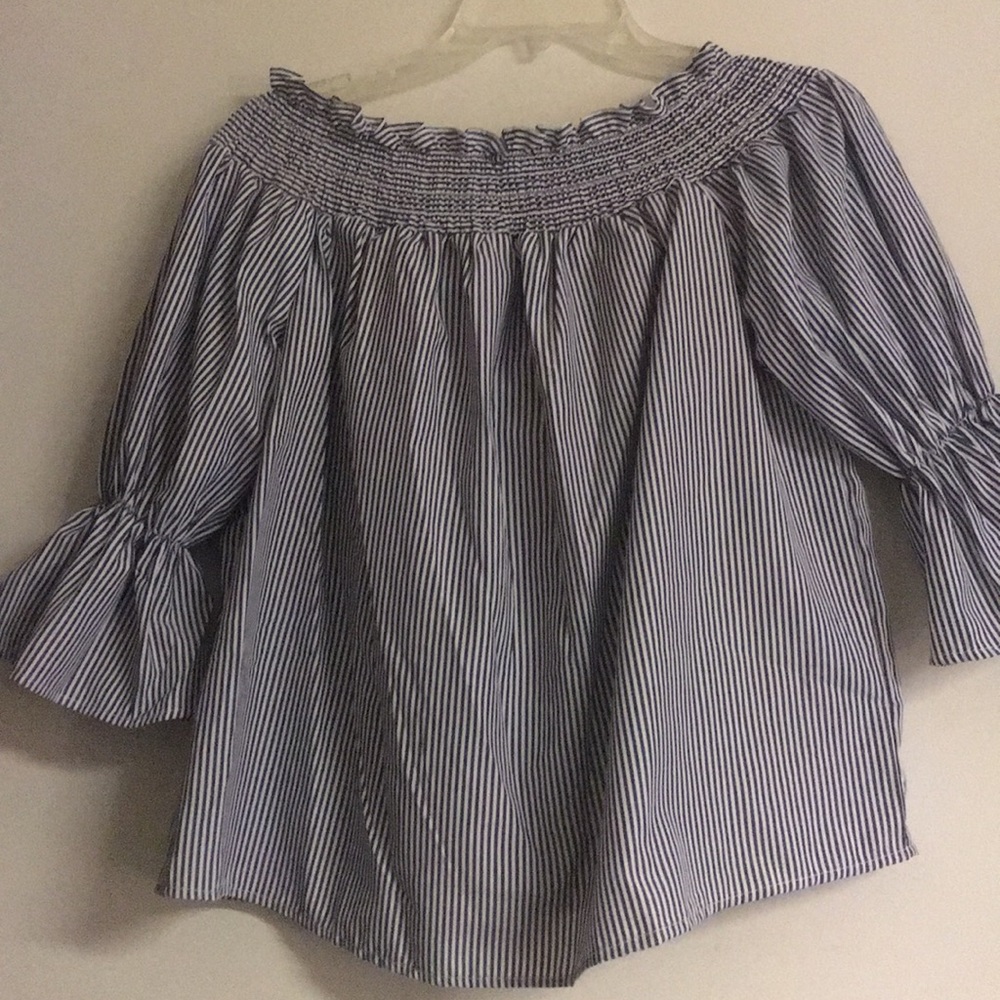 Striped blouse, off the shoulders